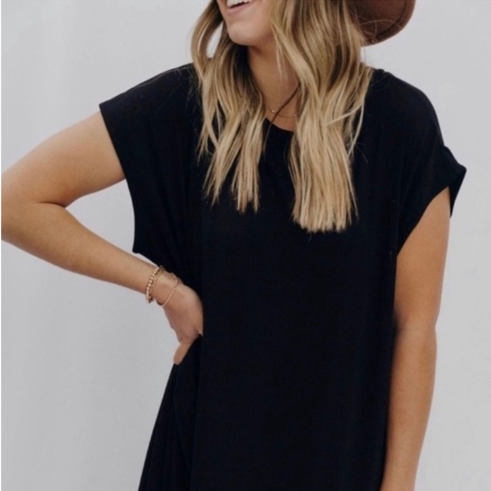 carly jean los angeles Annalise Dress Black Midi T-Shirt